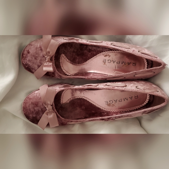 9 RAMPAGE Velvet Blush Pink Party Pumps - Picture 10 of 12